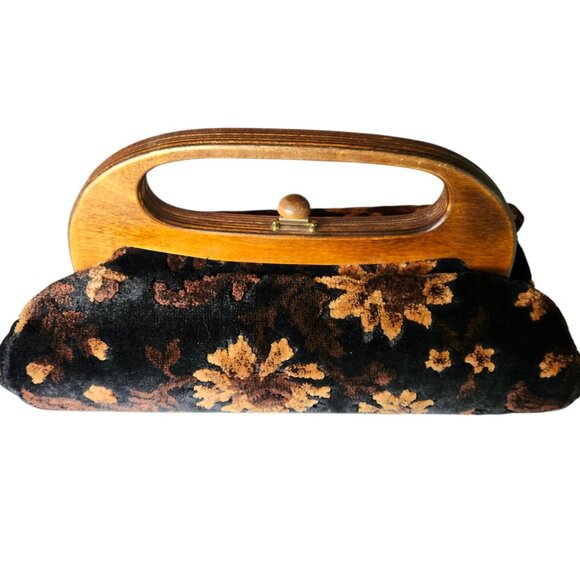 Vintage Floral Tapestry Handbag With Wooden Handle & Brass Clasp Closure - Picture 13 of 16